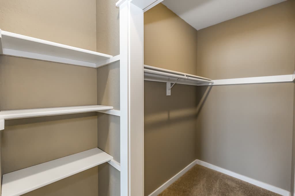 Lawrence Apartment: 2300 Stone Hawk Ct.