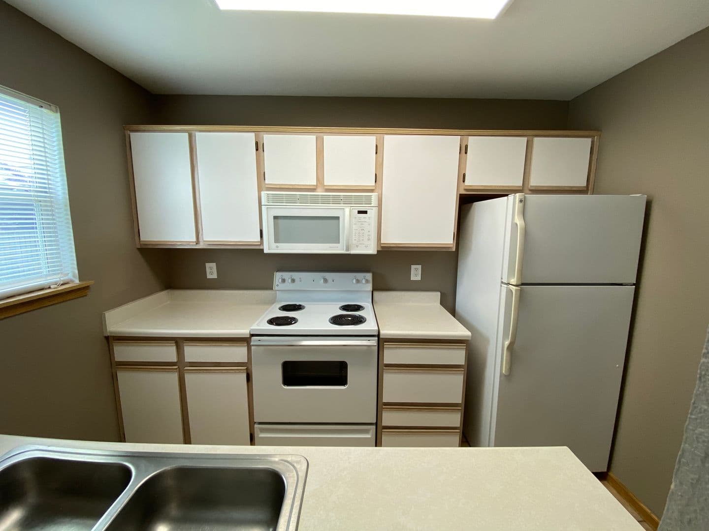 Lawrence Apartment: 5111 Congressional Cir