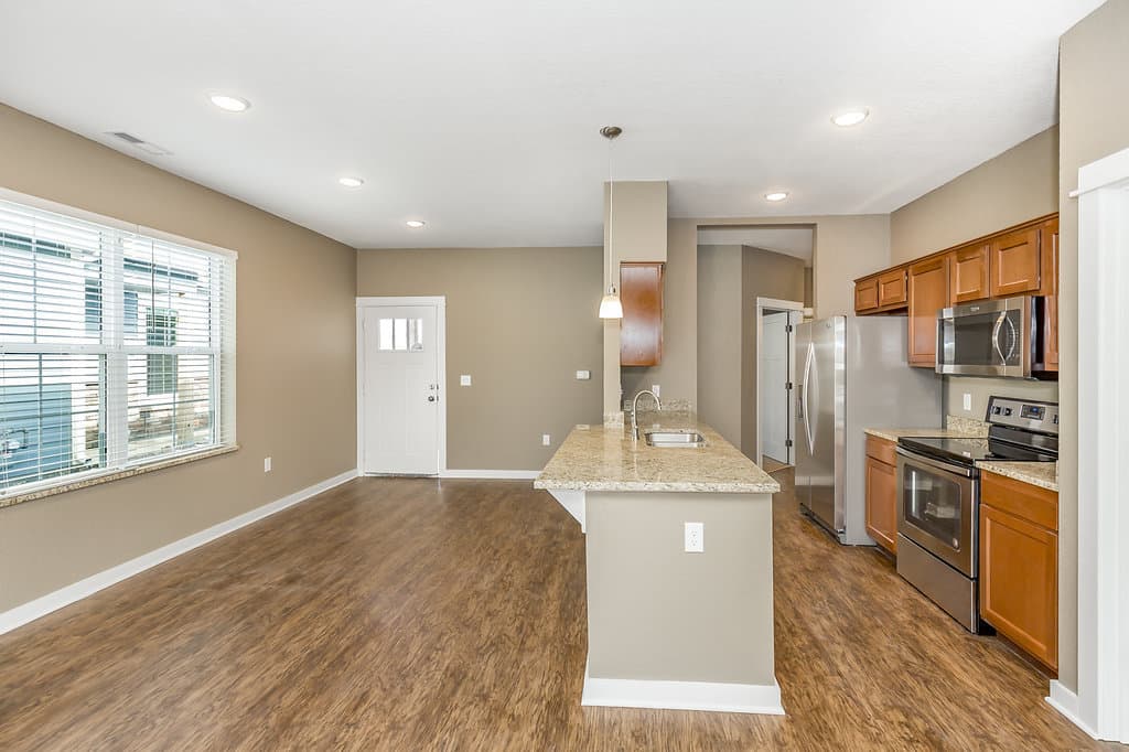 Lawrence Apartment: 2300 Stone Hawk Ct.