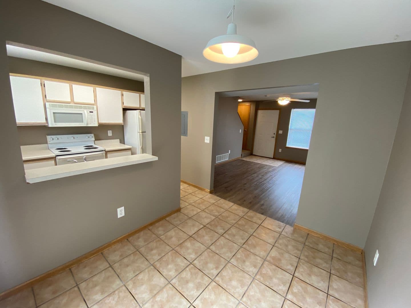 Lawrence Apartment: 5111 Congressional Cir