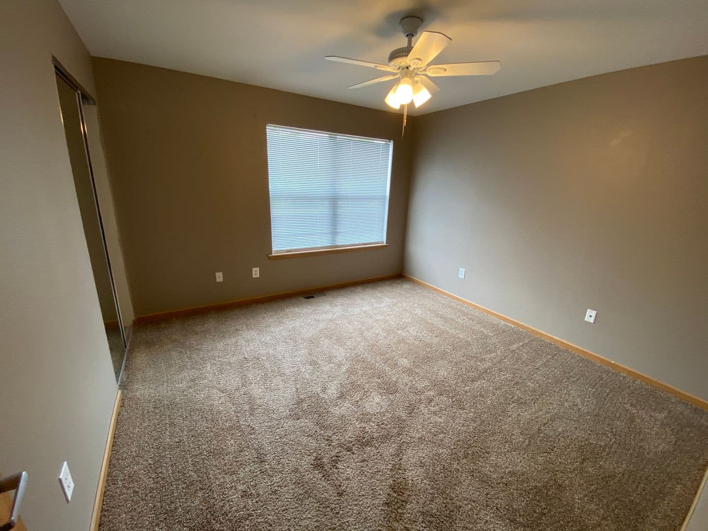 Lawrence Apartment: 5111 Congressional Cir
