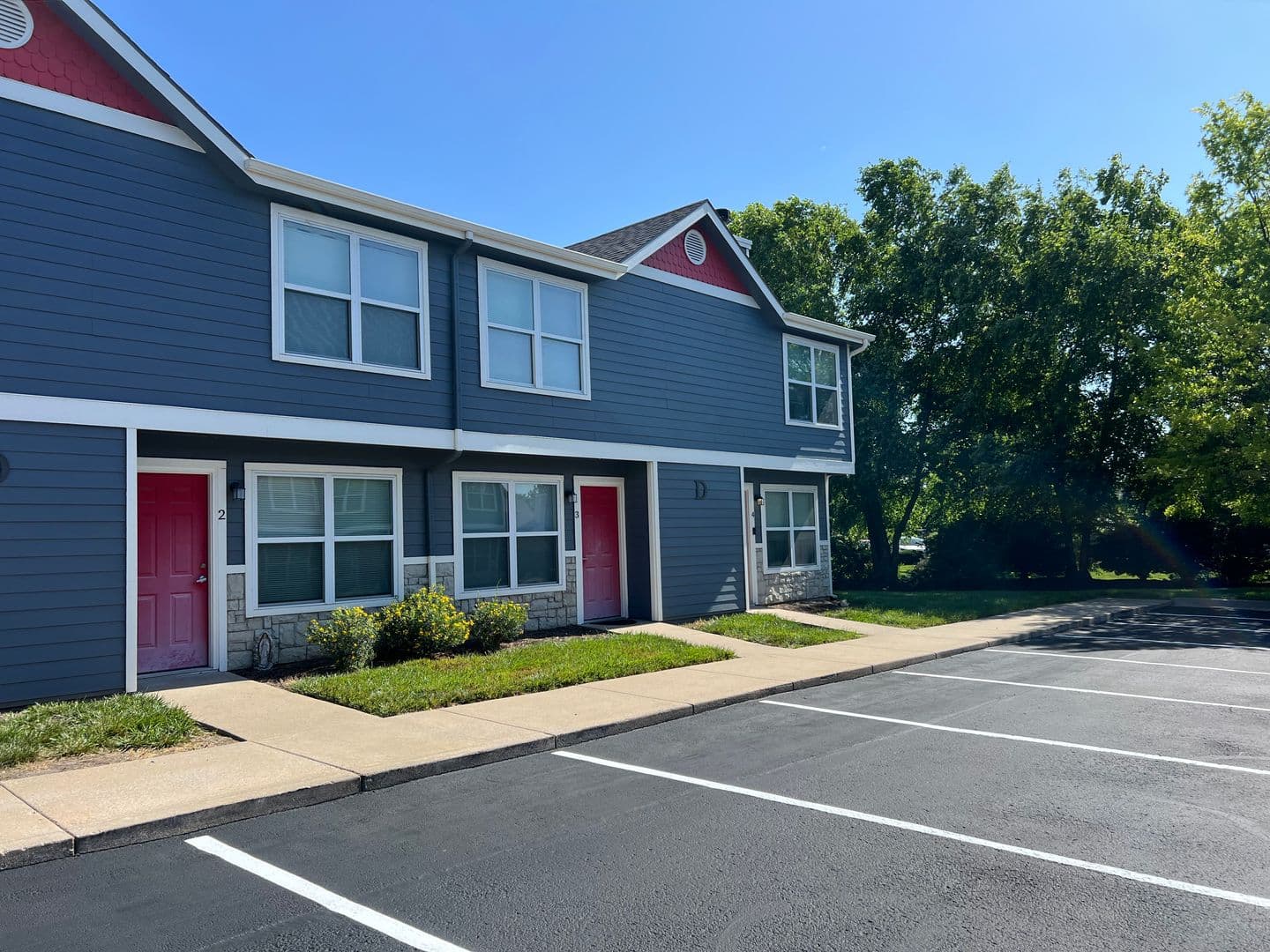 Lawrence Apartment: 5111 Congressional Cir