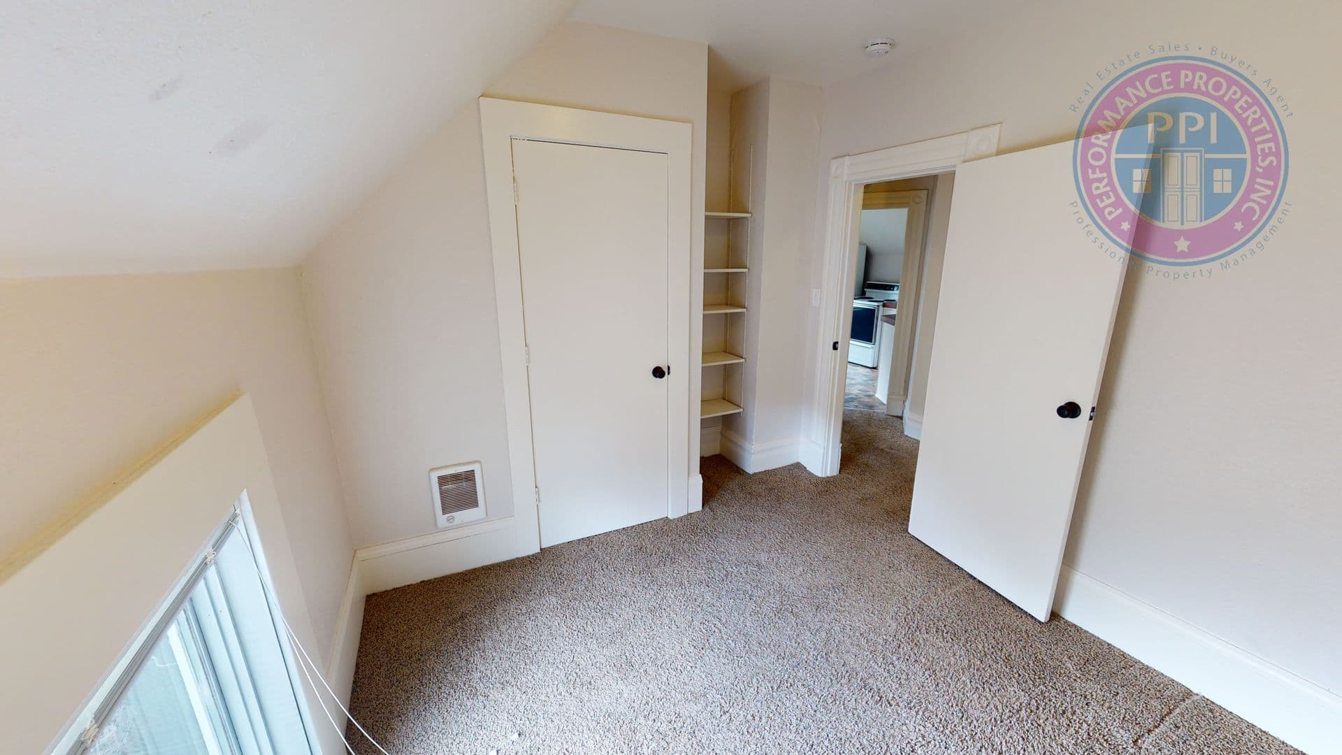 Portland Apartment: 149 SE 30th Place Upper/Lower