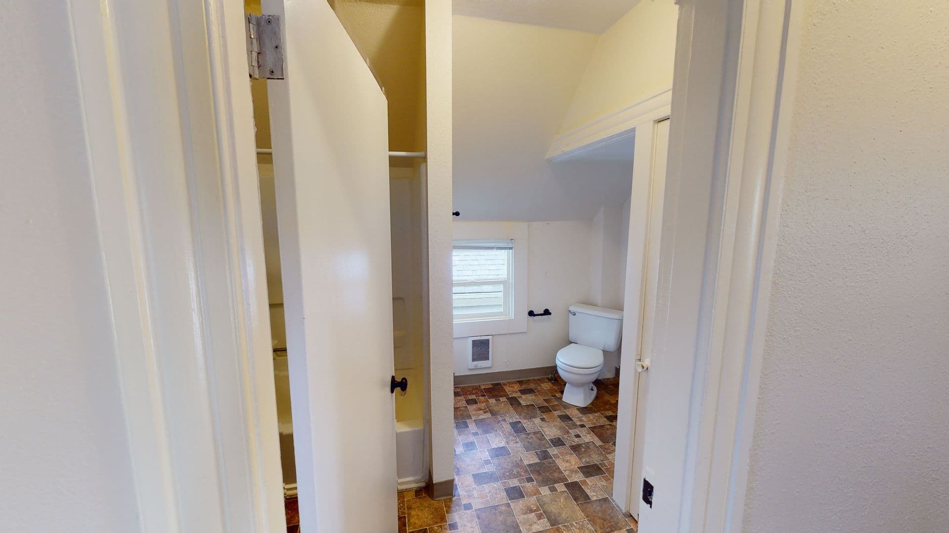 Portland Apartment: 149 SE 30th Place Upper/Lower