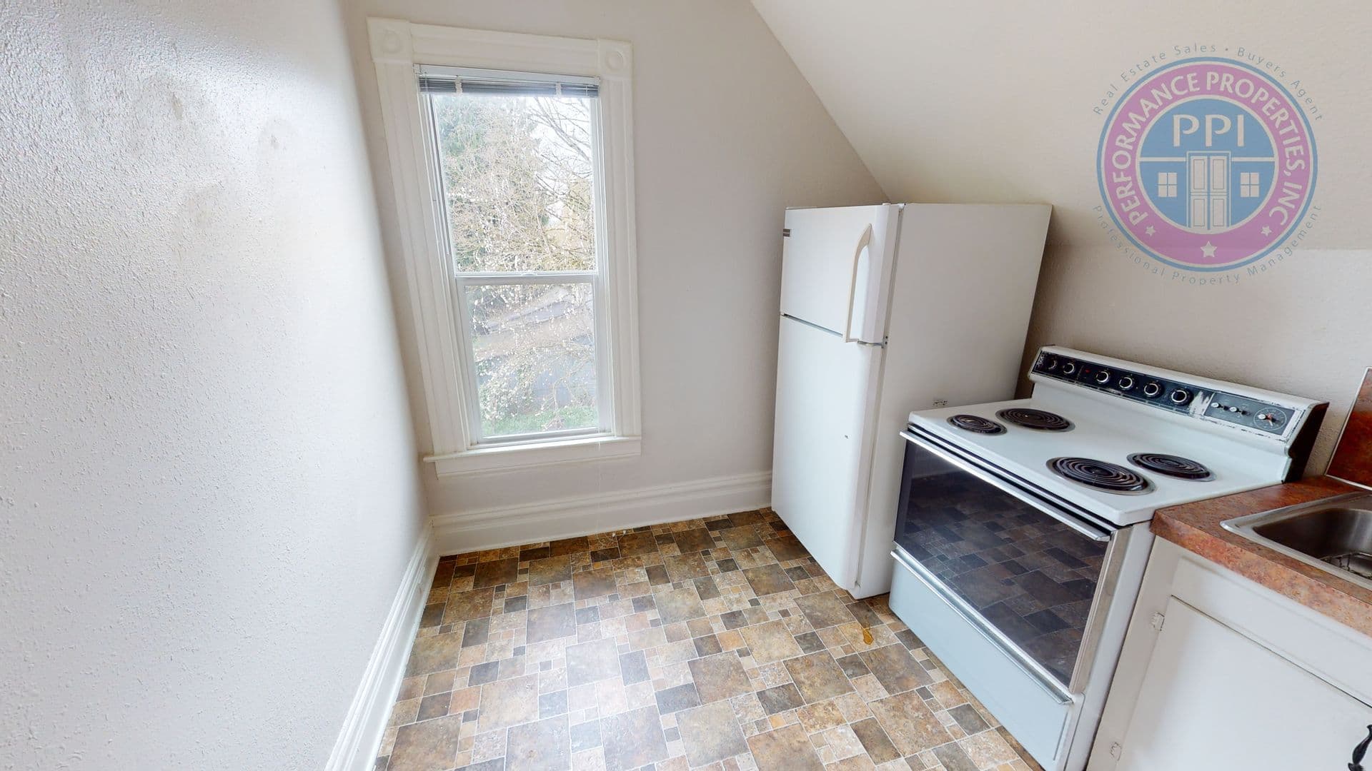 Portland Apartment: 149 SE 30th Place Upper/Lower
