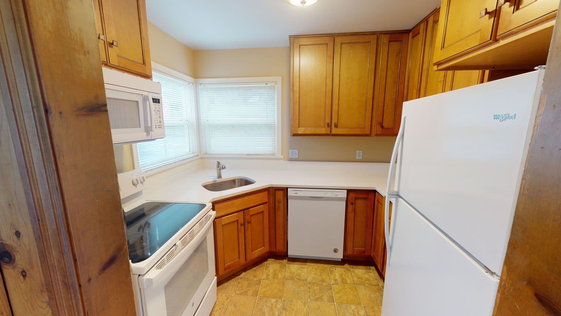 Portland Apartment: 3538 SW Barbur Blvd  #A & B