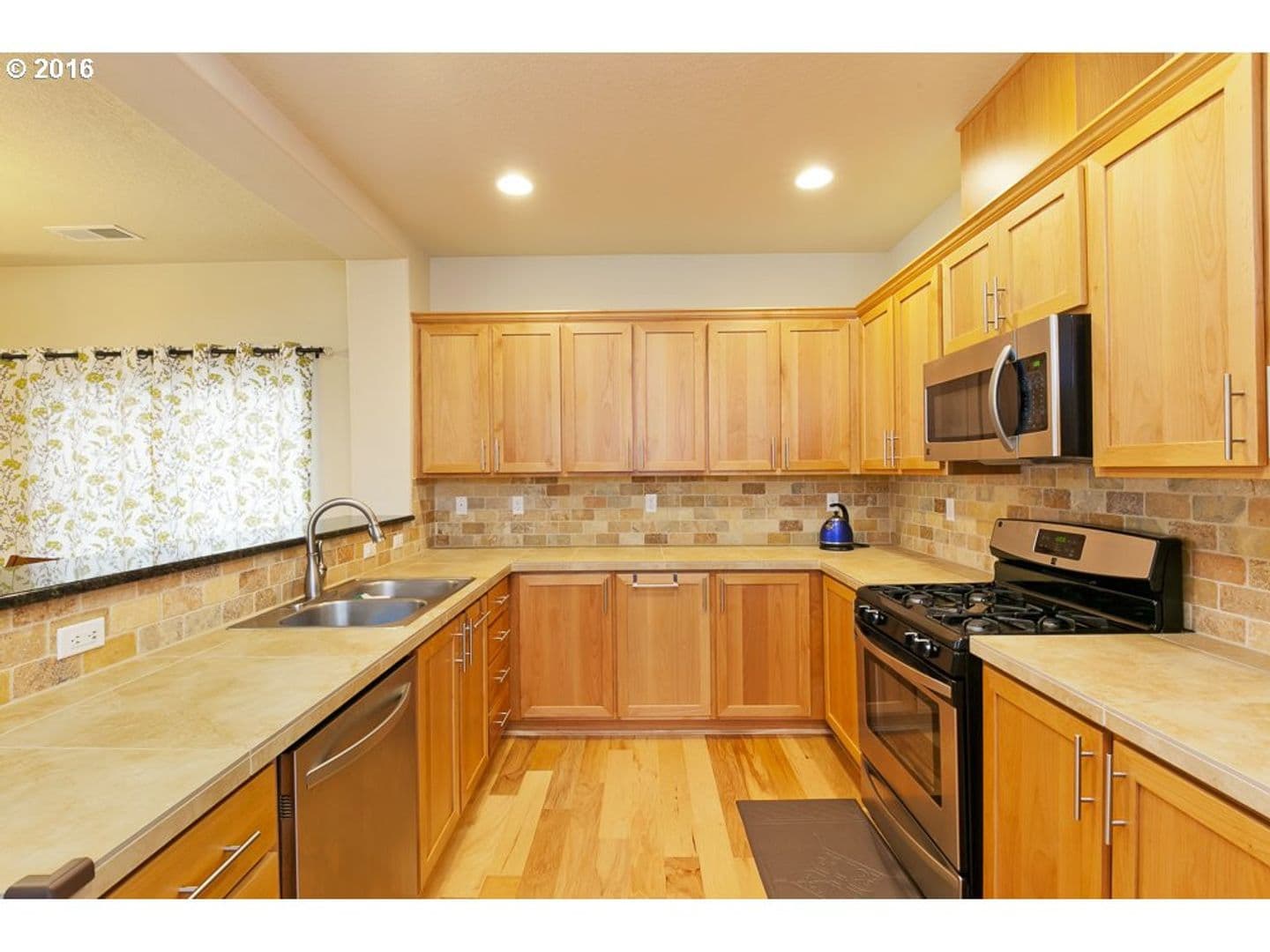 Hillsboro House: 345 NE 105th Avenue