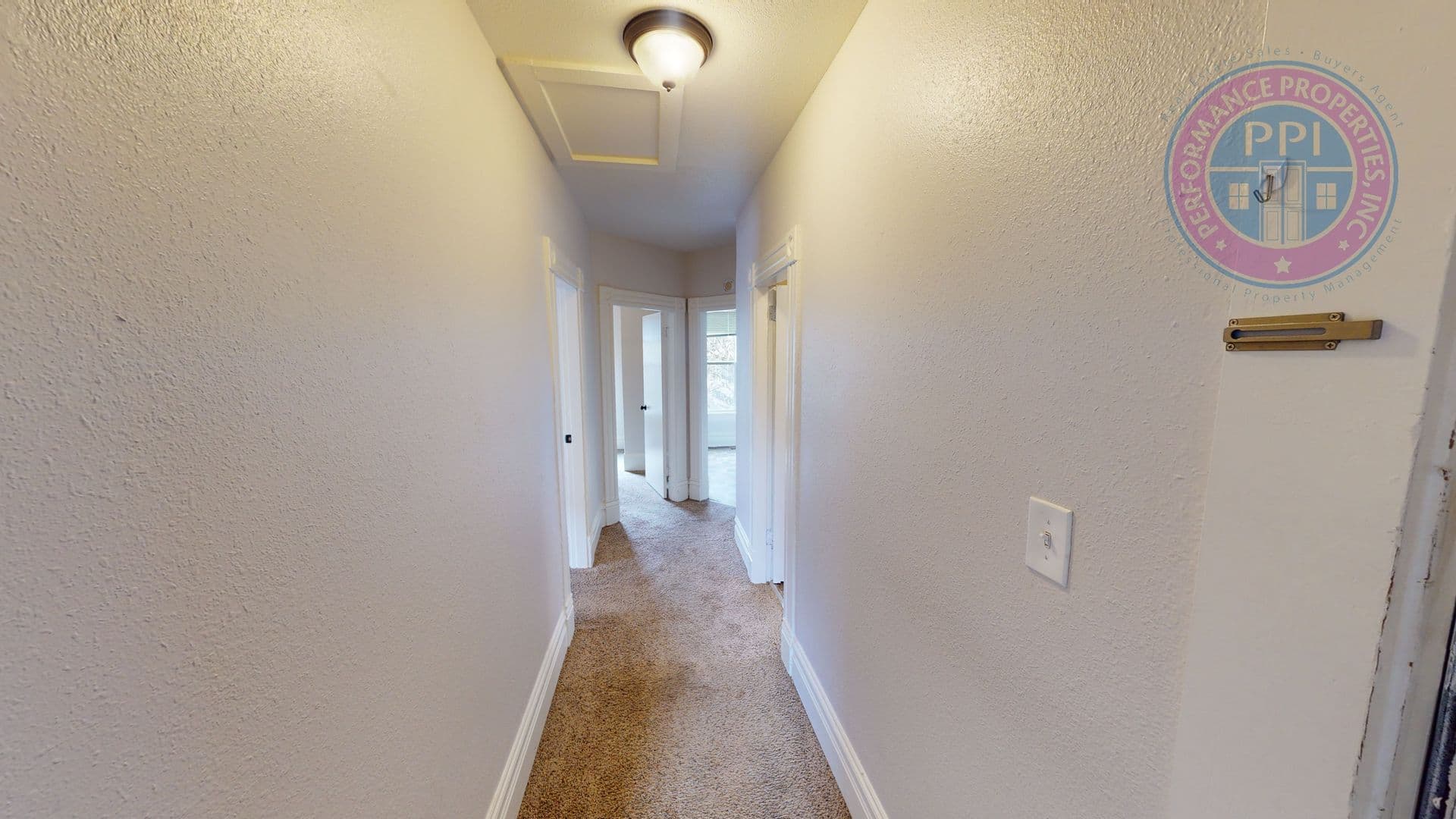 Portland Apartment: 149 SE 30th Place Upper/Lower