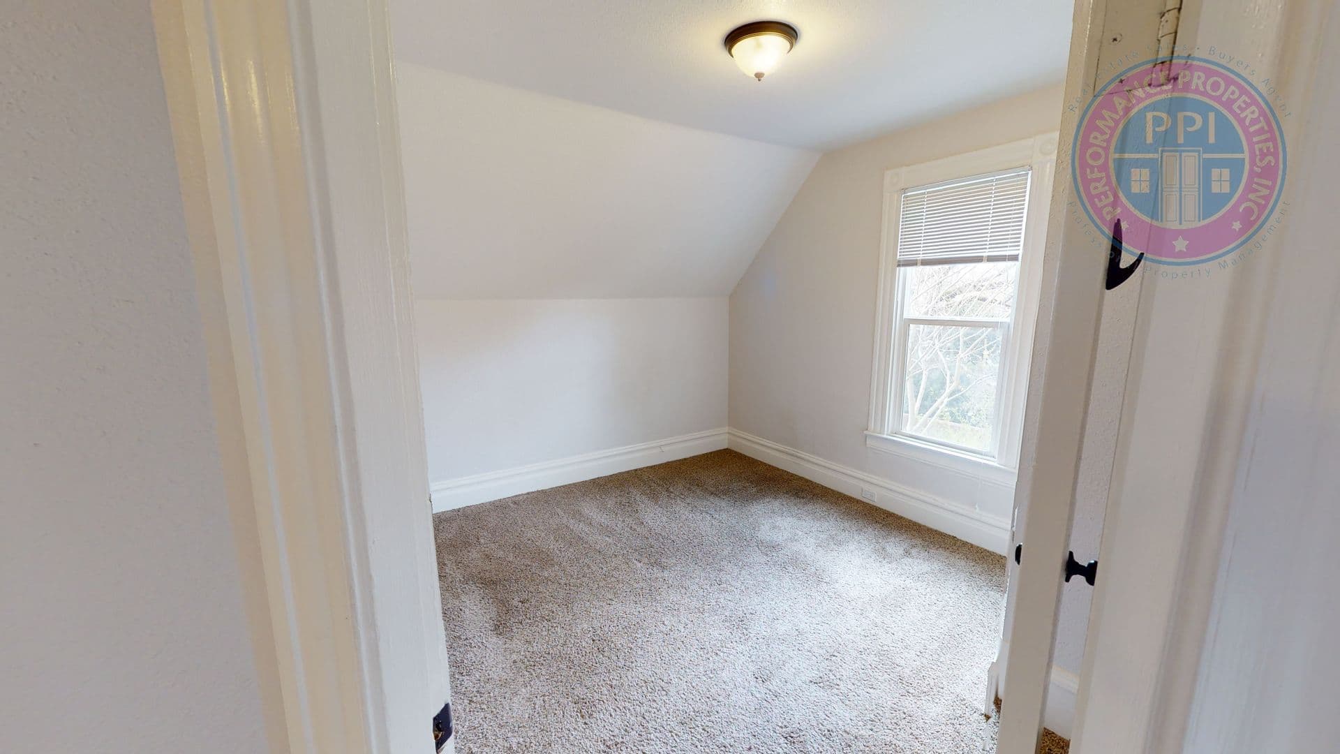 Portland Apartment: 149 SE 30th Place Upper/Lower