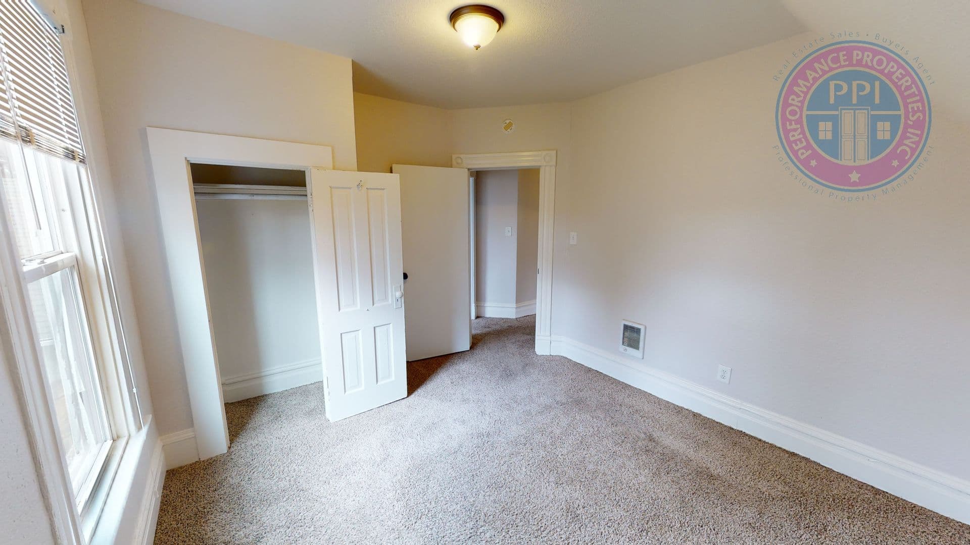 Portland Apartment: 149 SE 30th Place Upper/Lower