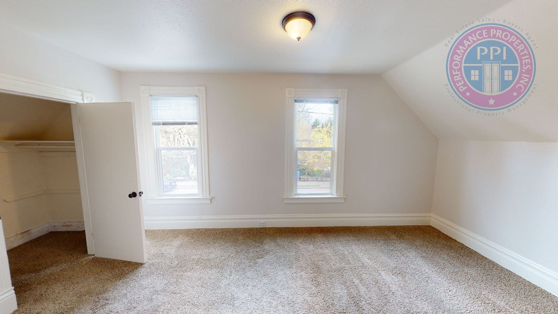 Portland Apartment: 149 SE 30th Place Upper/Lower