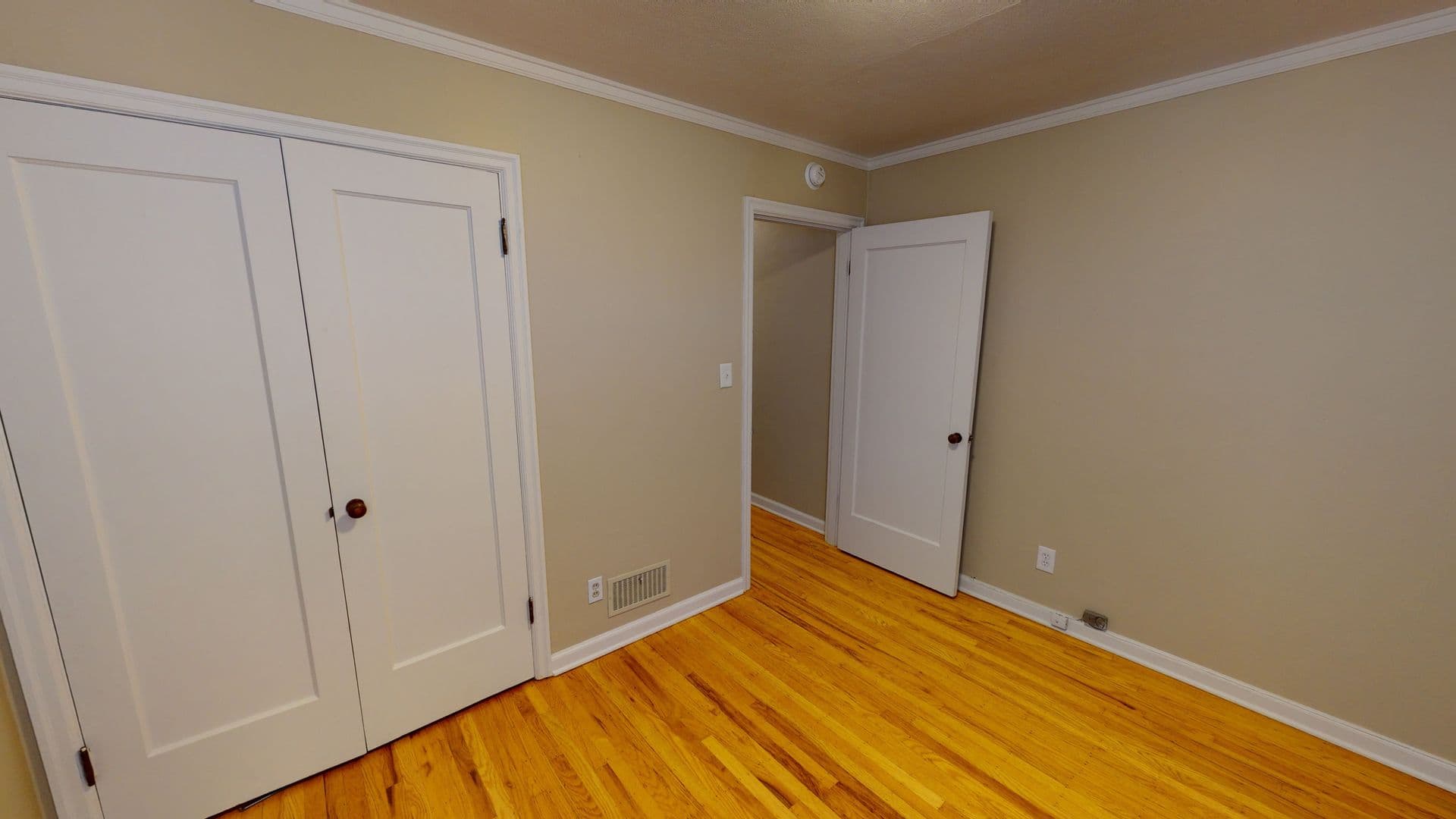 Portland Apartment: 3538 SW Barbur Blvd  #A & B