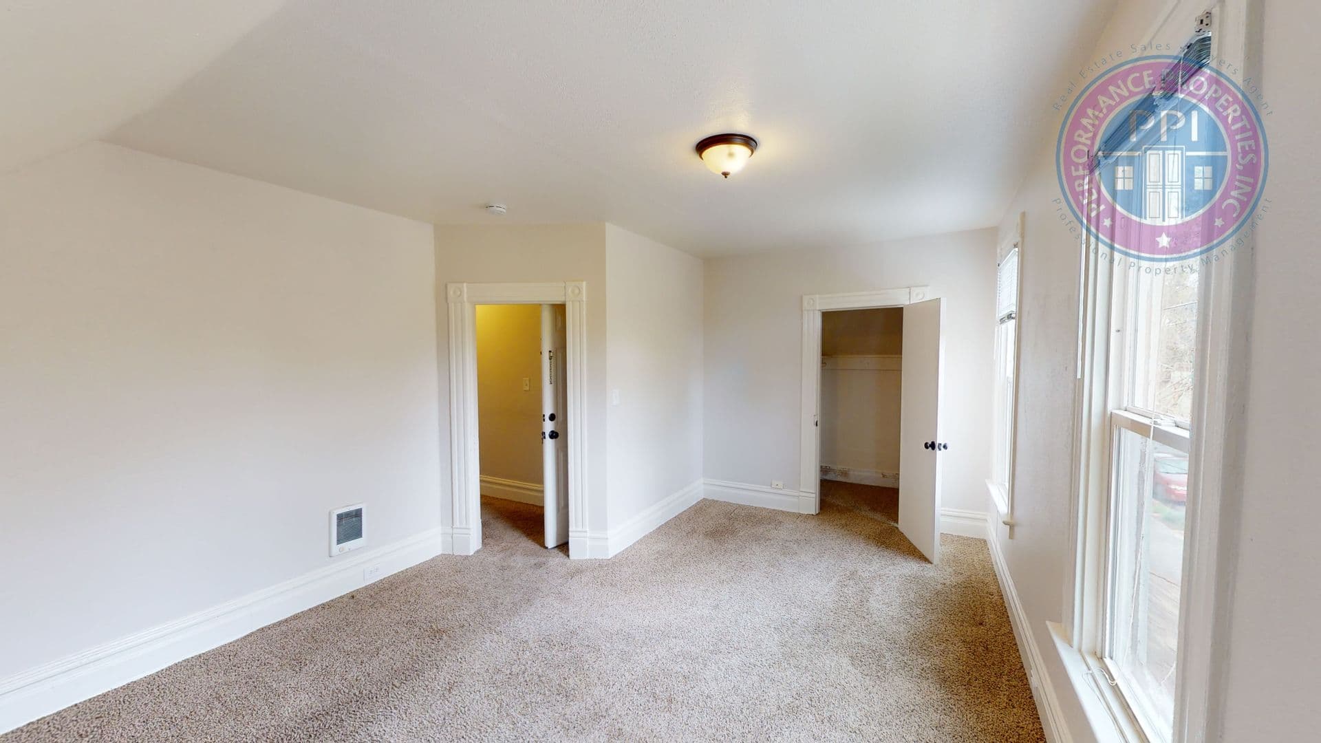 Portland Apartment: 149 SE 30th Place Upper/Lower