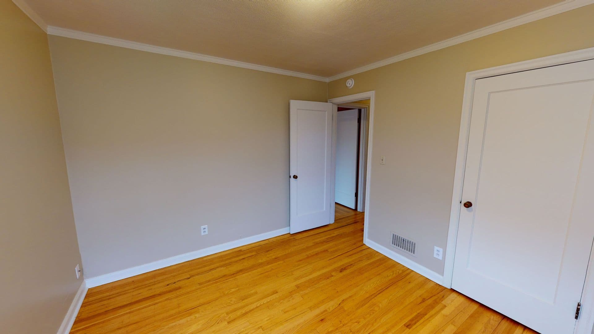 Portland Apartment: 3538 SW Barbur Blvd  #A & B