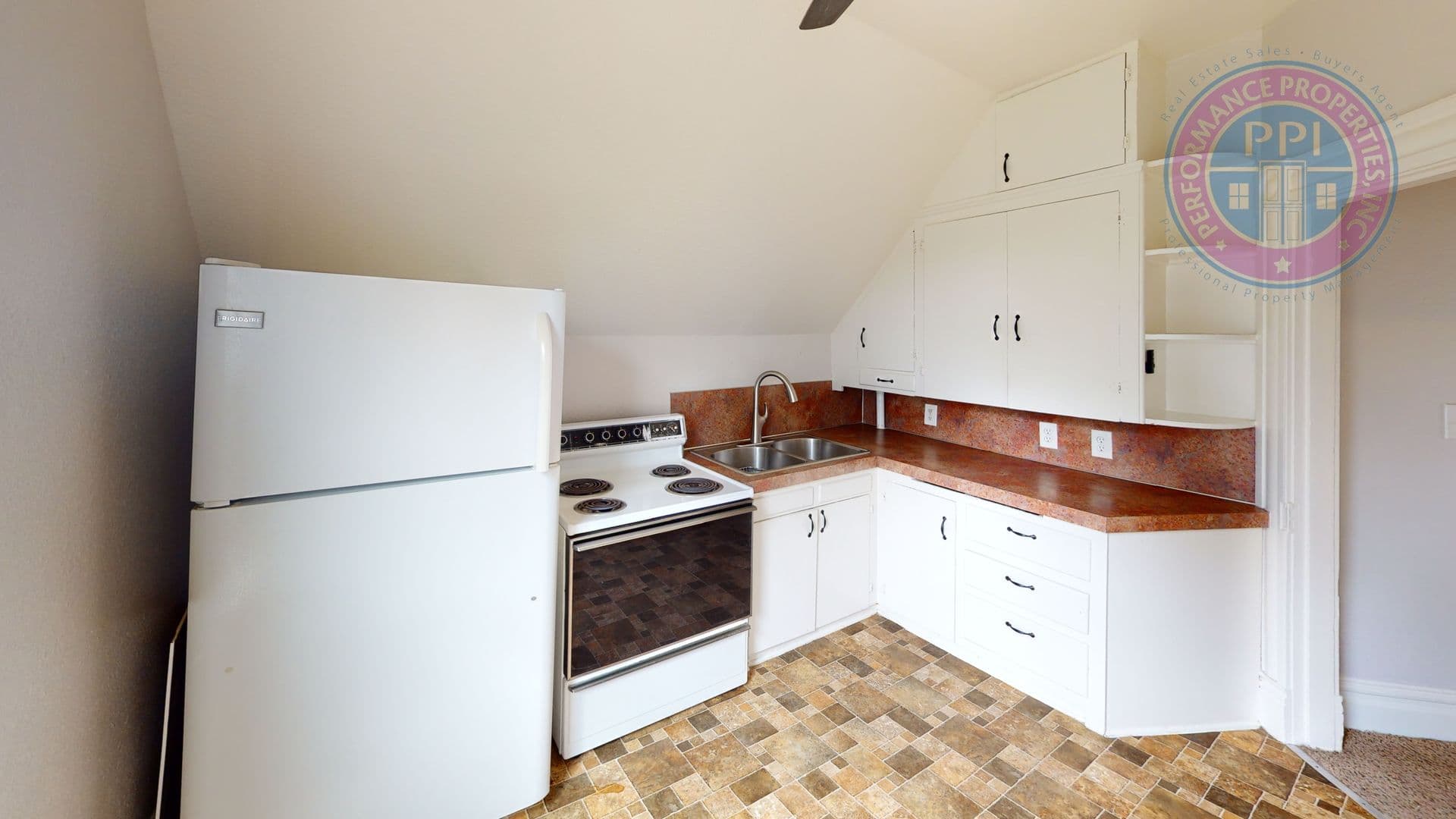 Portland Apartment: 149 SE 30th Place Upper/Lower