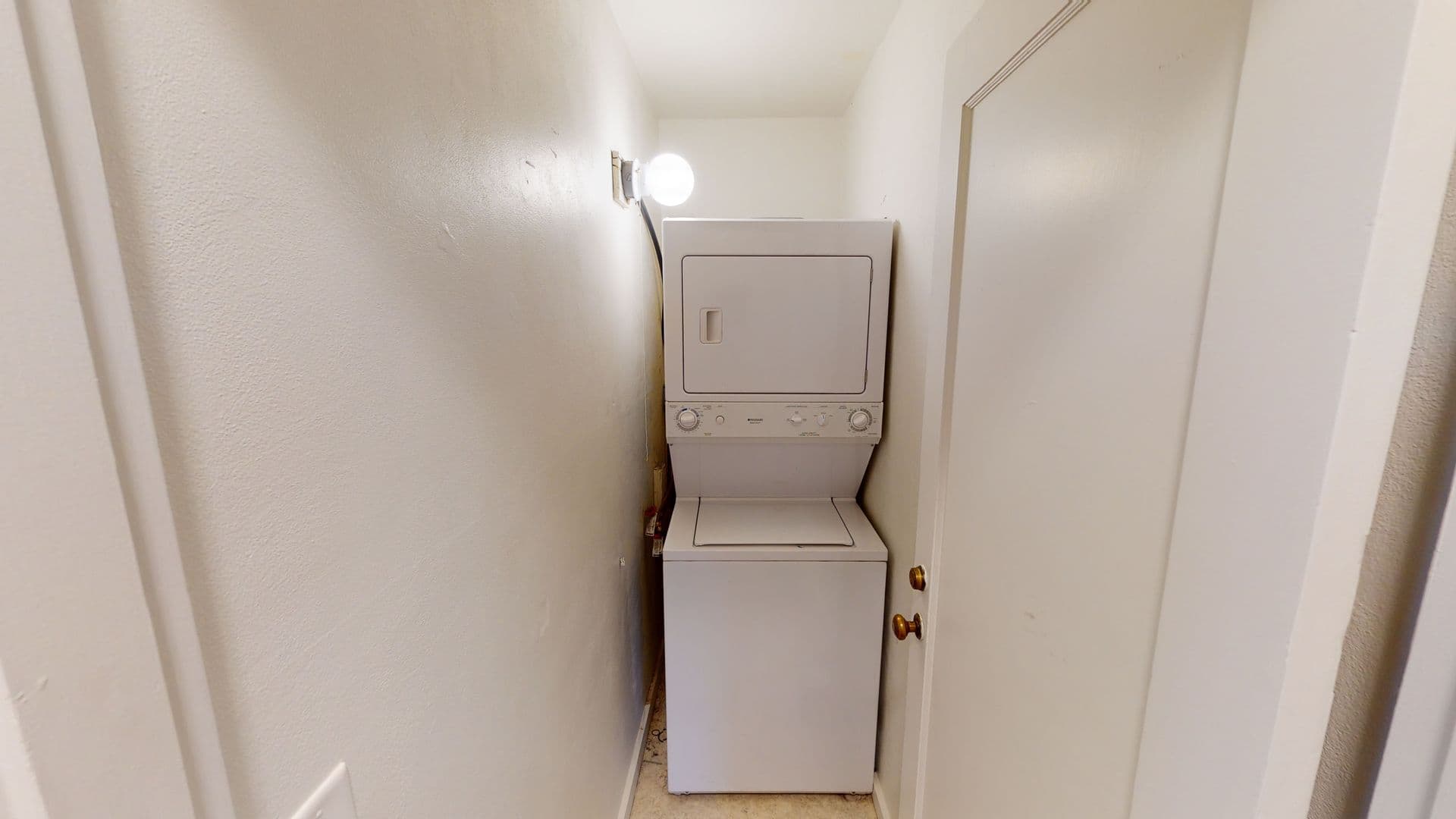 Portland Apartment: 3538 SW Barbur Blvd  #A & B