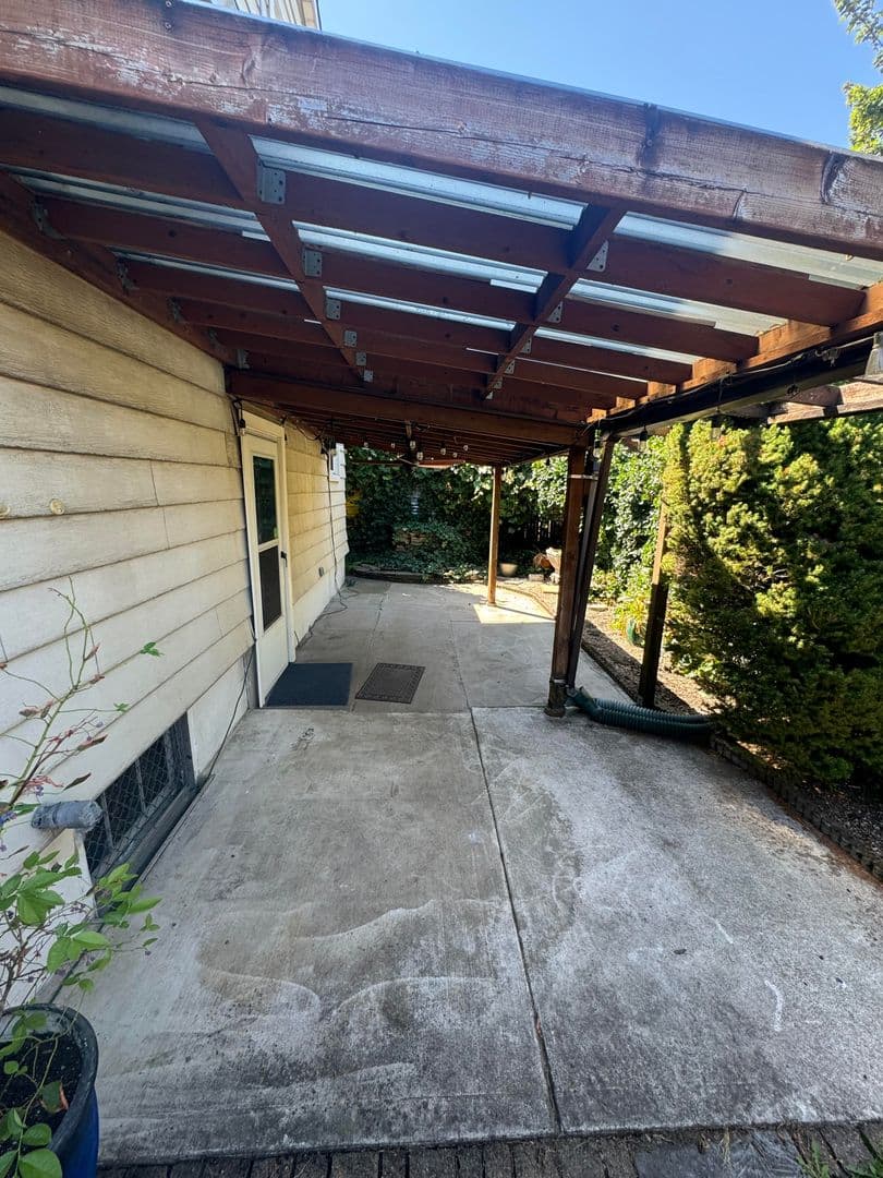 Portland House: 2031 N Killingsworth Street