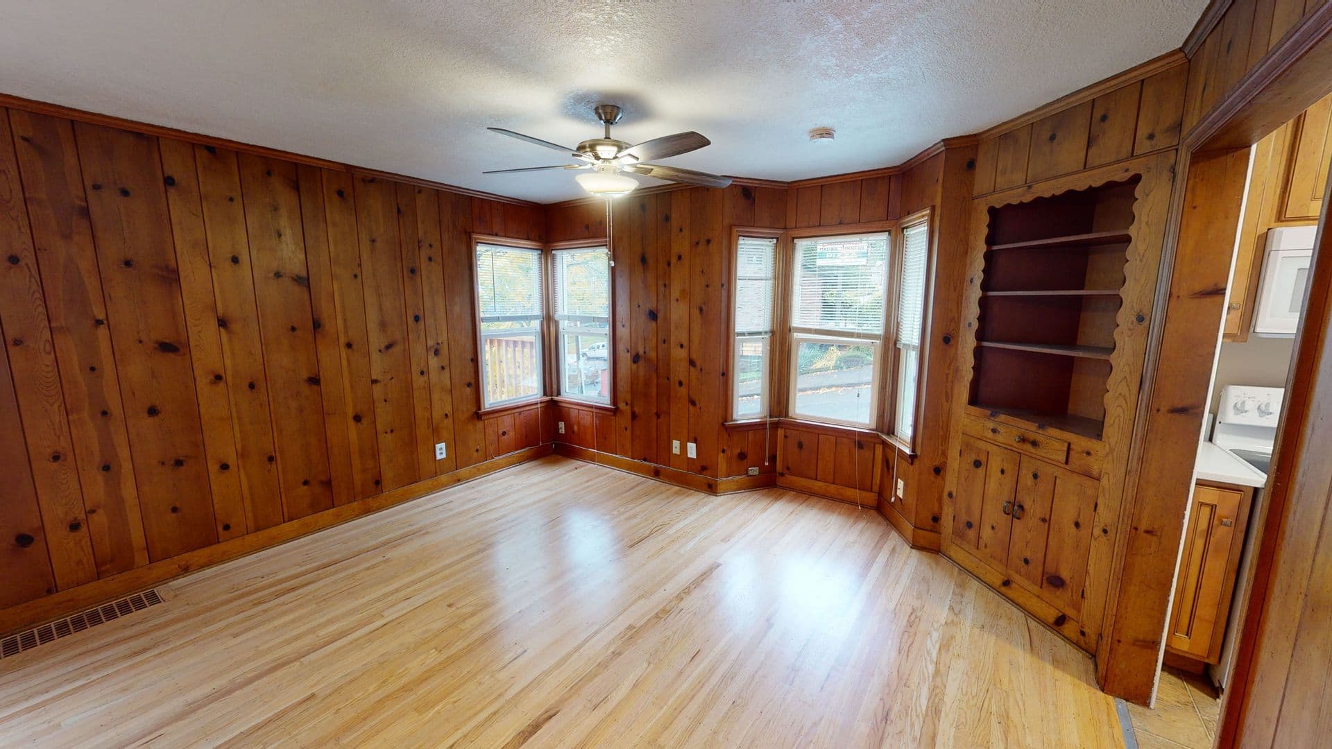 Portland Apartment: 3538 SW Barbur Blvd  #A & B