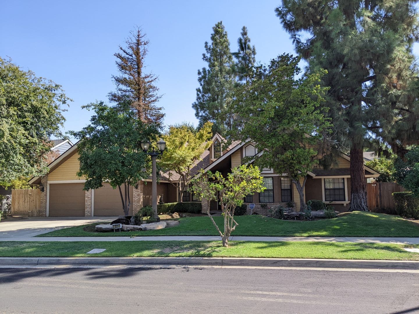 Fresno House: 823 E. Portland Ave.