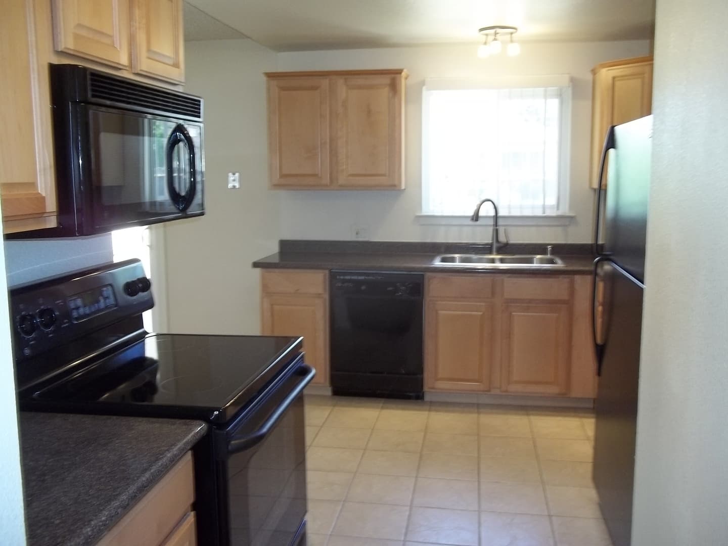 Clovis House: 487 W. Twain Ave.