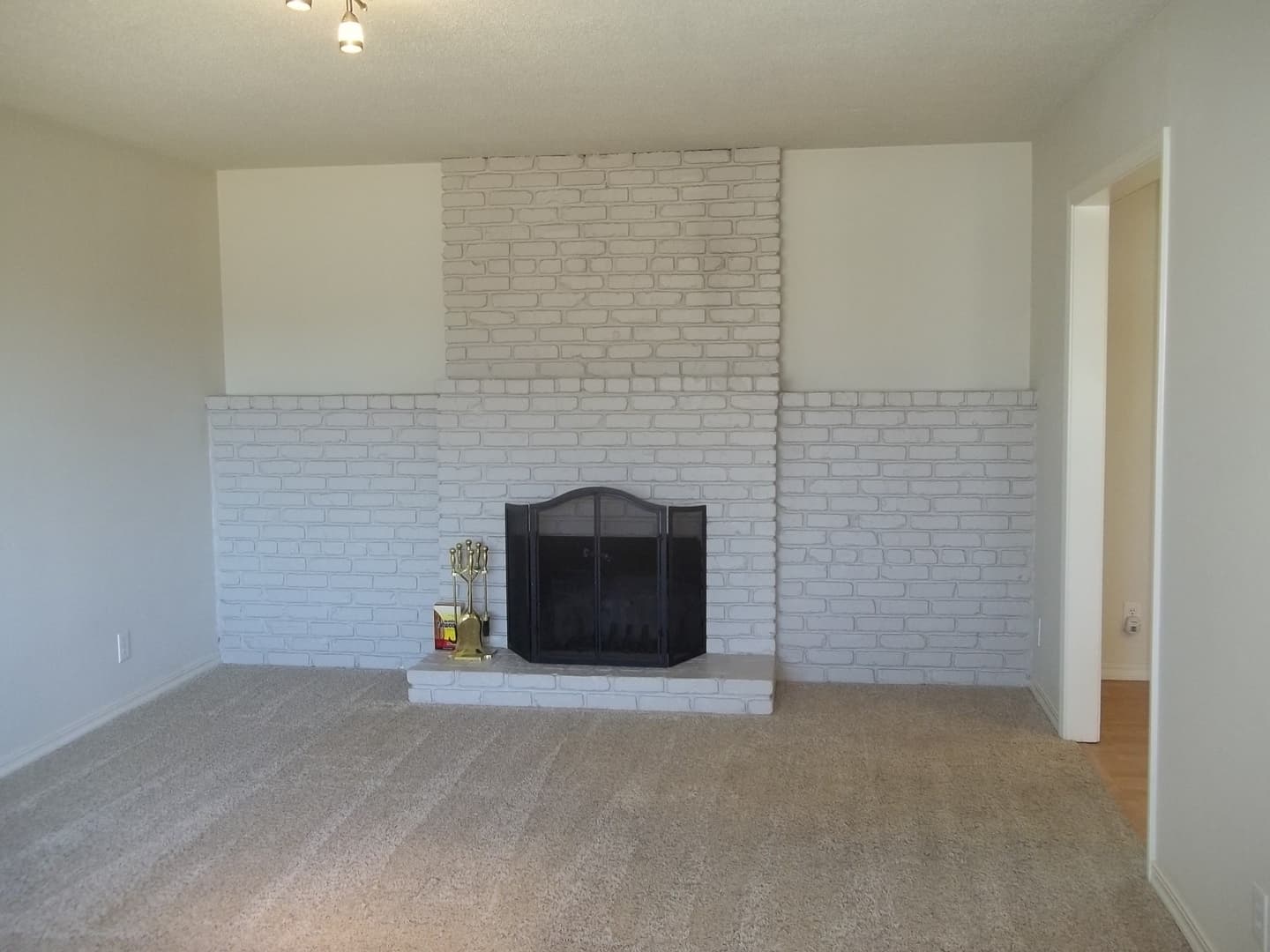 Clovis House: 487 W. Twain Ave.