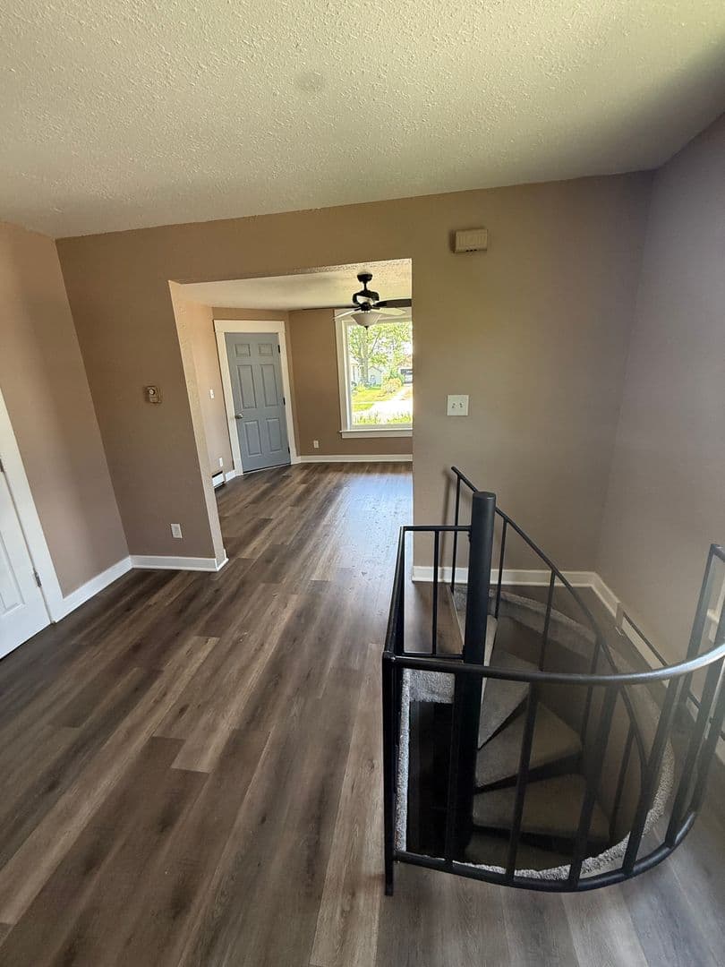 Hastings Apartment: 113 E 4th