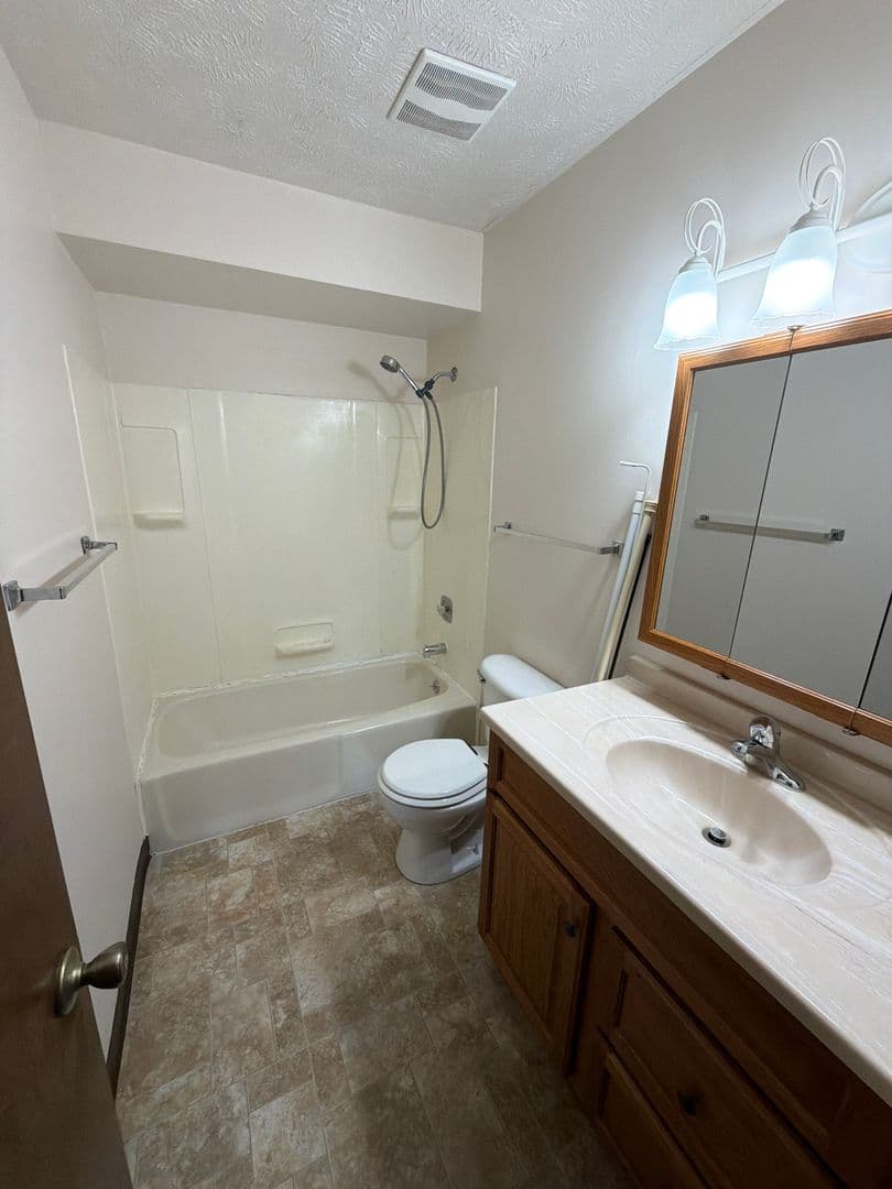 Lincoln Townhome: 4620 Grassridge Rd