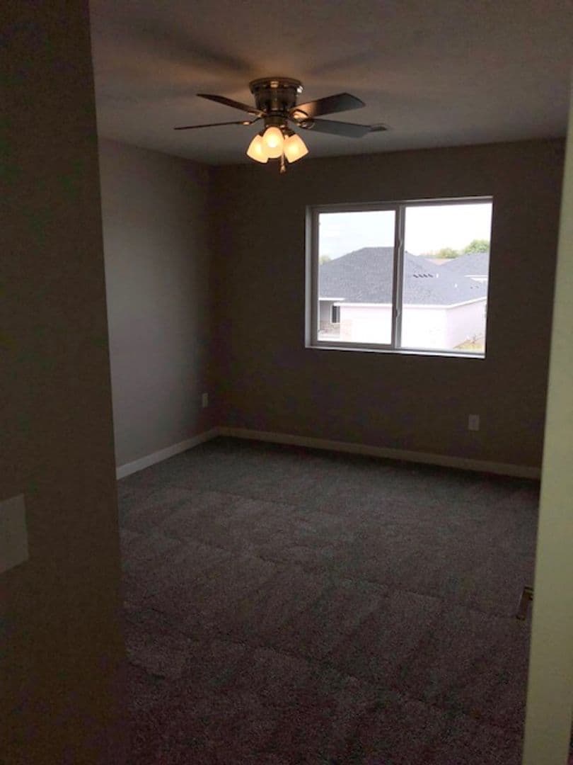 Lincoln Townhome: 5033 W Stampede