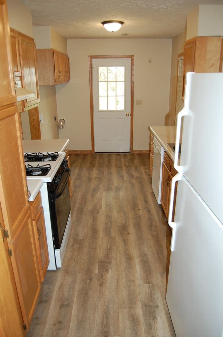 Lincoln Apartment: 5001 W Hughes St