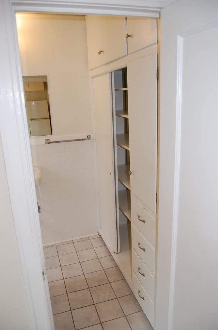 Lincoln Apartment: 1739 G St.