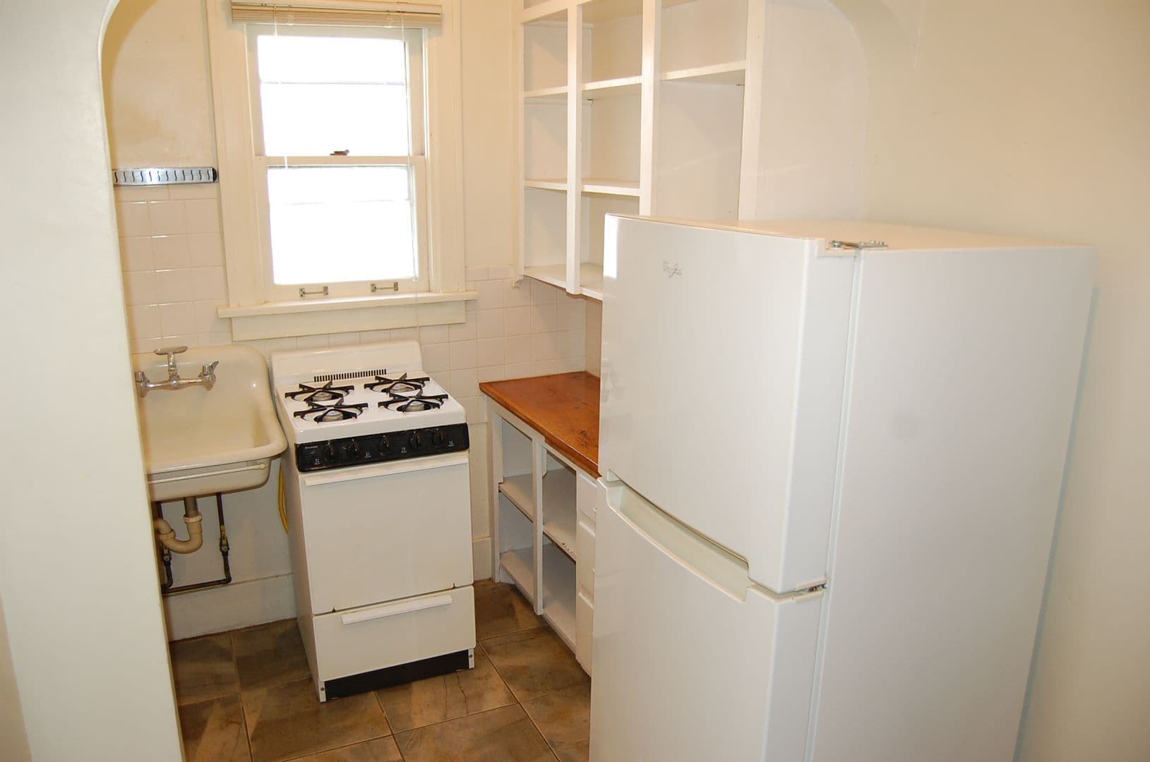 Lincoln Apartment: 1345 B Street