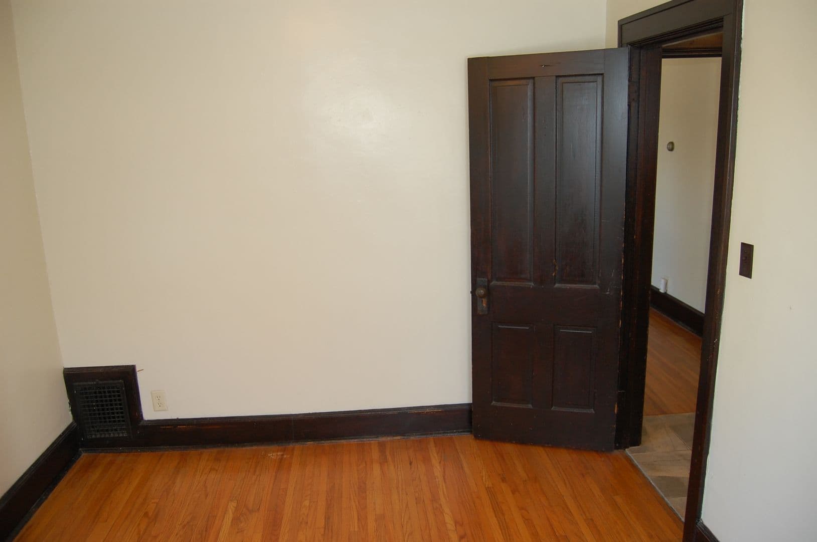 Lincoln Apartment: 1345 B Street