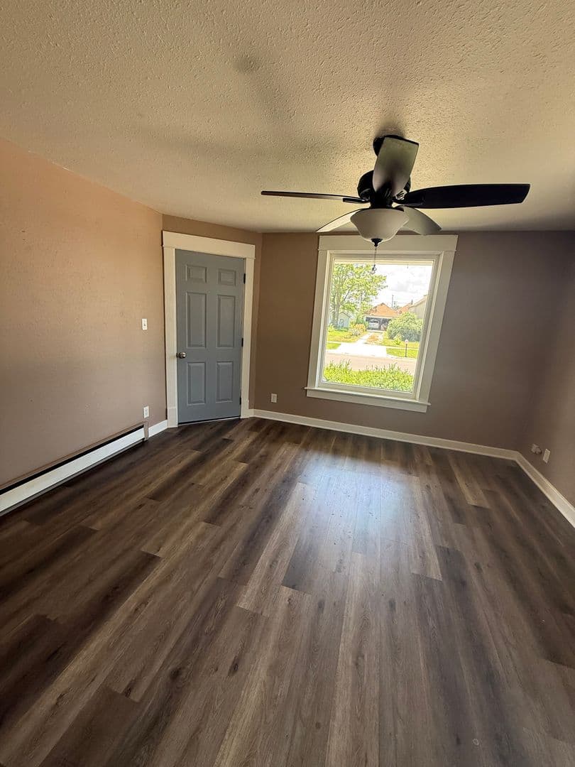 Hastings Apartment: 113 E 4th
