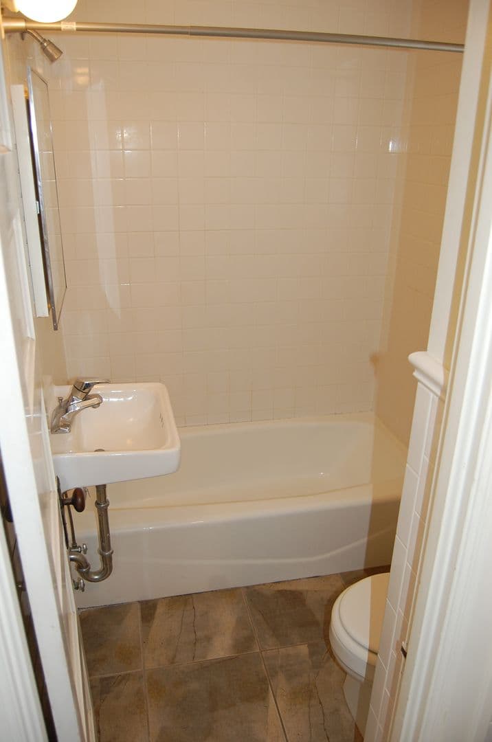 Lincoln Apartment: 1345 B Street