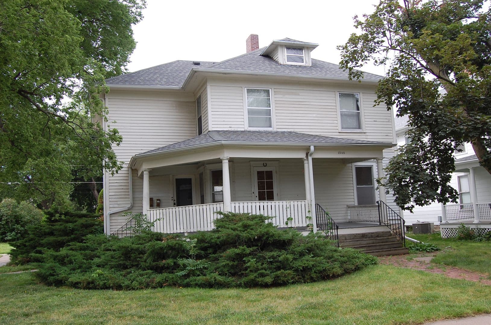 Lincoln Apartment: 1345 B Street