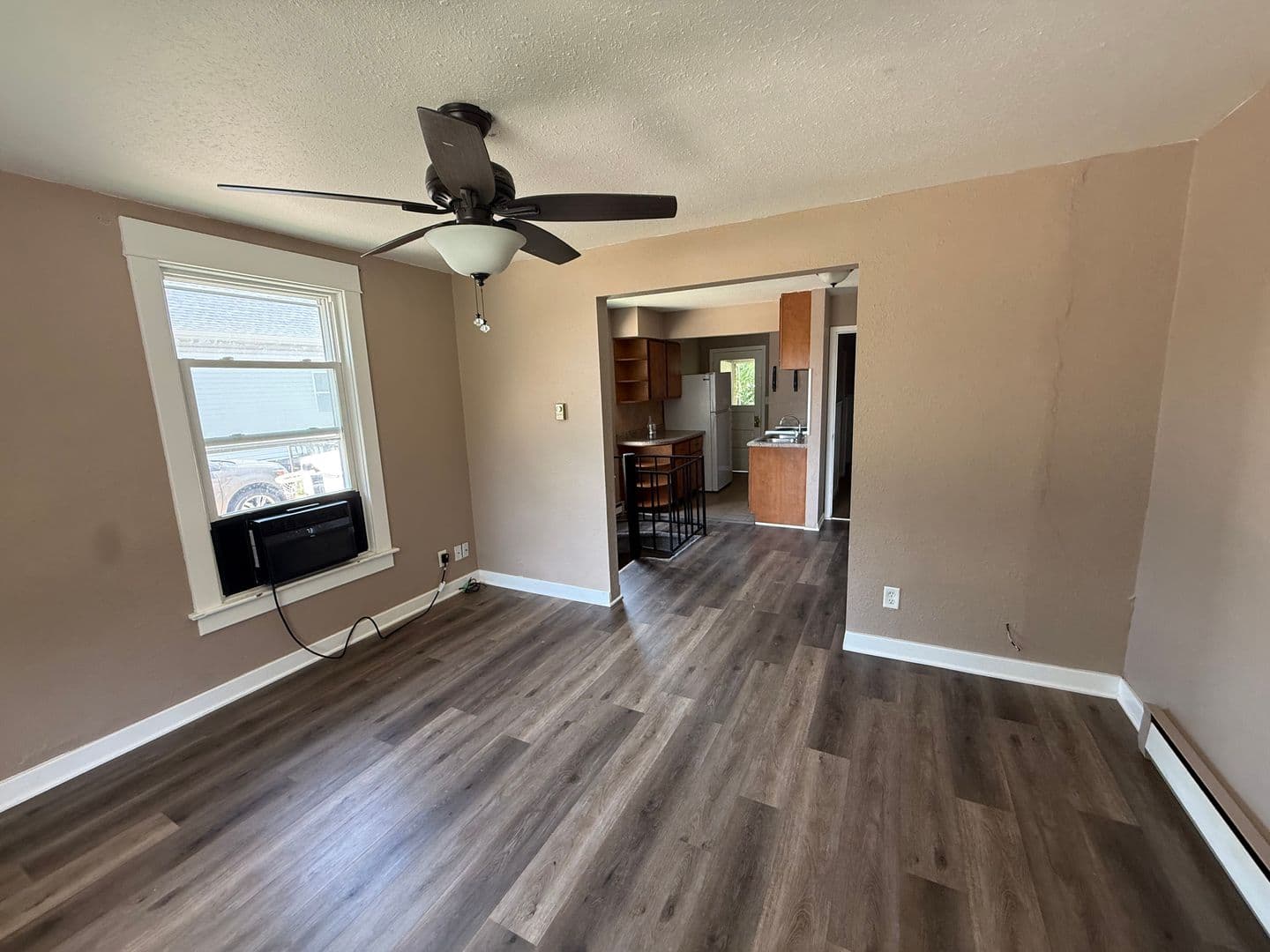 Hastings Apartment: 113 E 4th