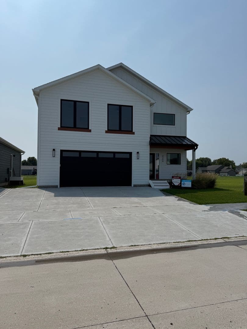 Grand Island House: 4209 Wilder Ave