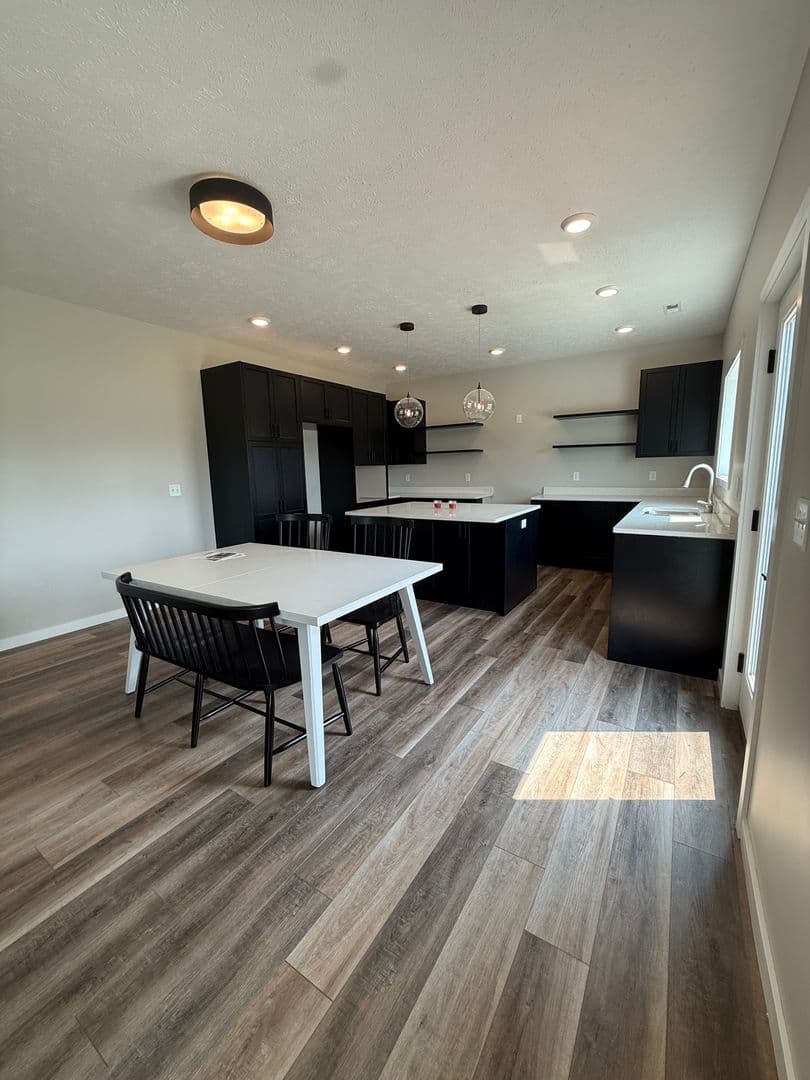 Grand Island House: 4209 Wilder Ave