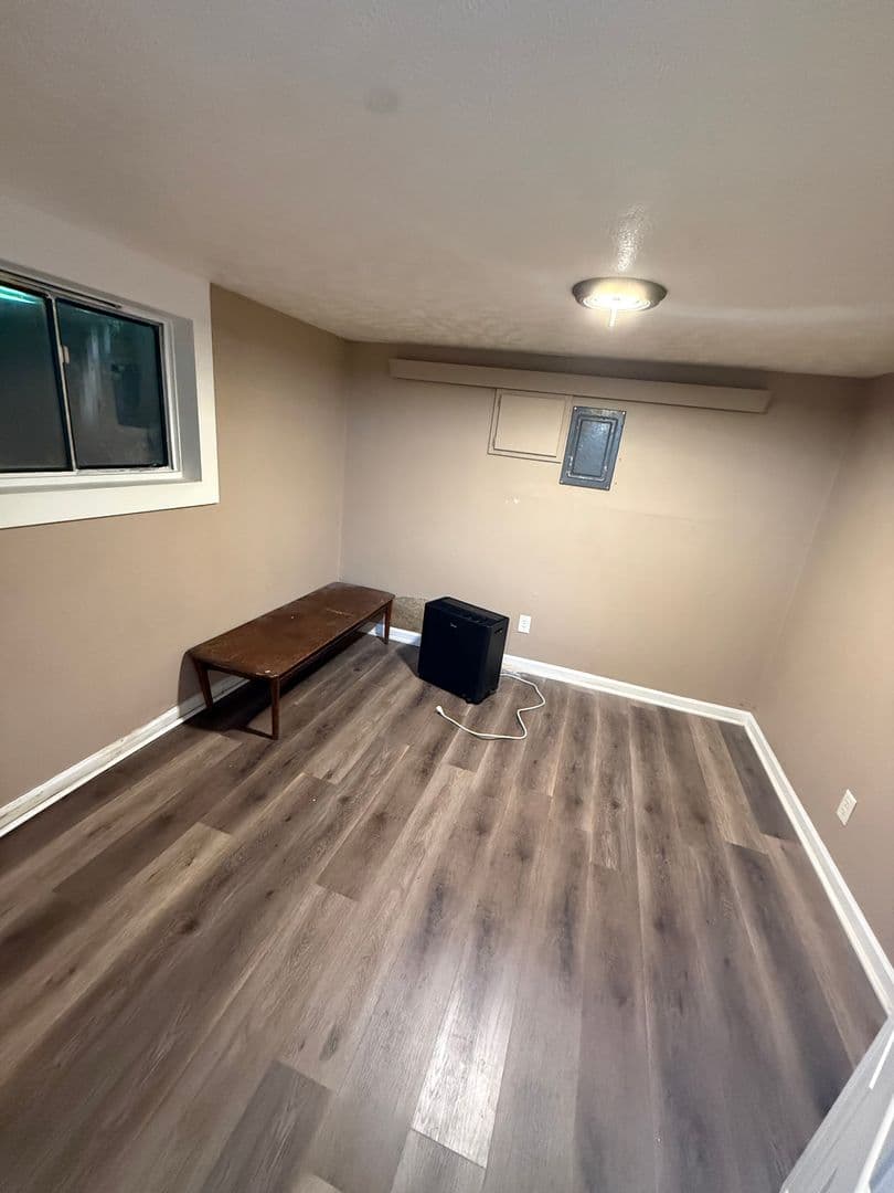 Hastings Apartment: 113 E 4th