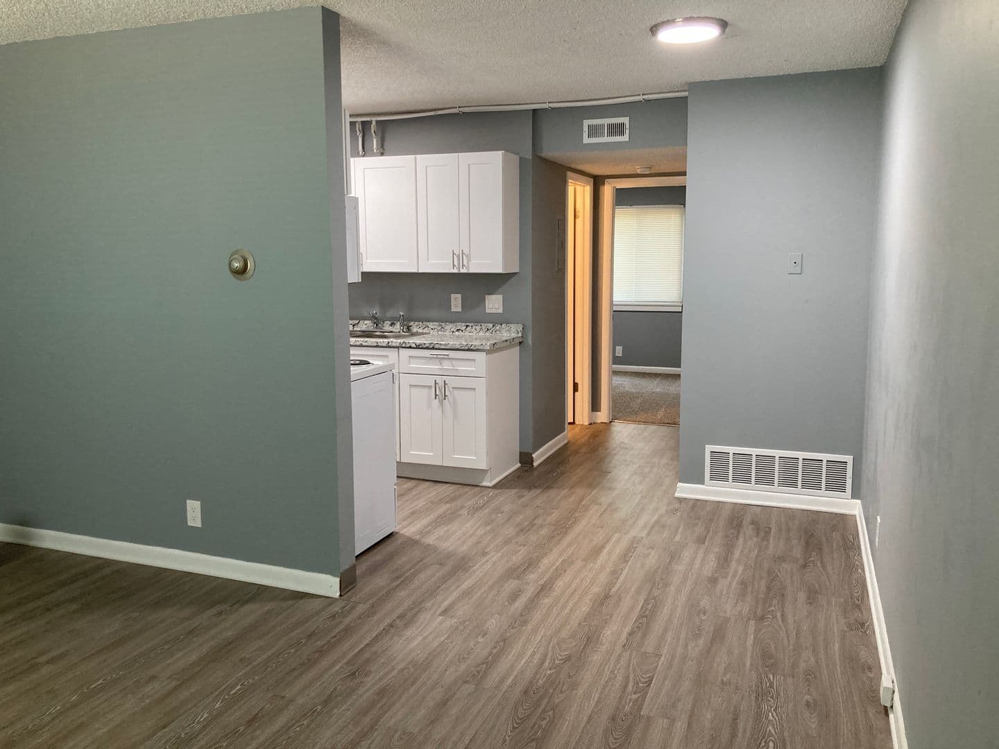 Lincoln Apartment: 3201-05-09 N 41st Street