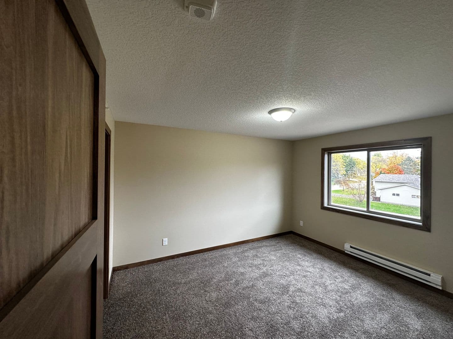 Buffalo Apartment: 1009 3rd Ave NE