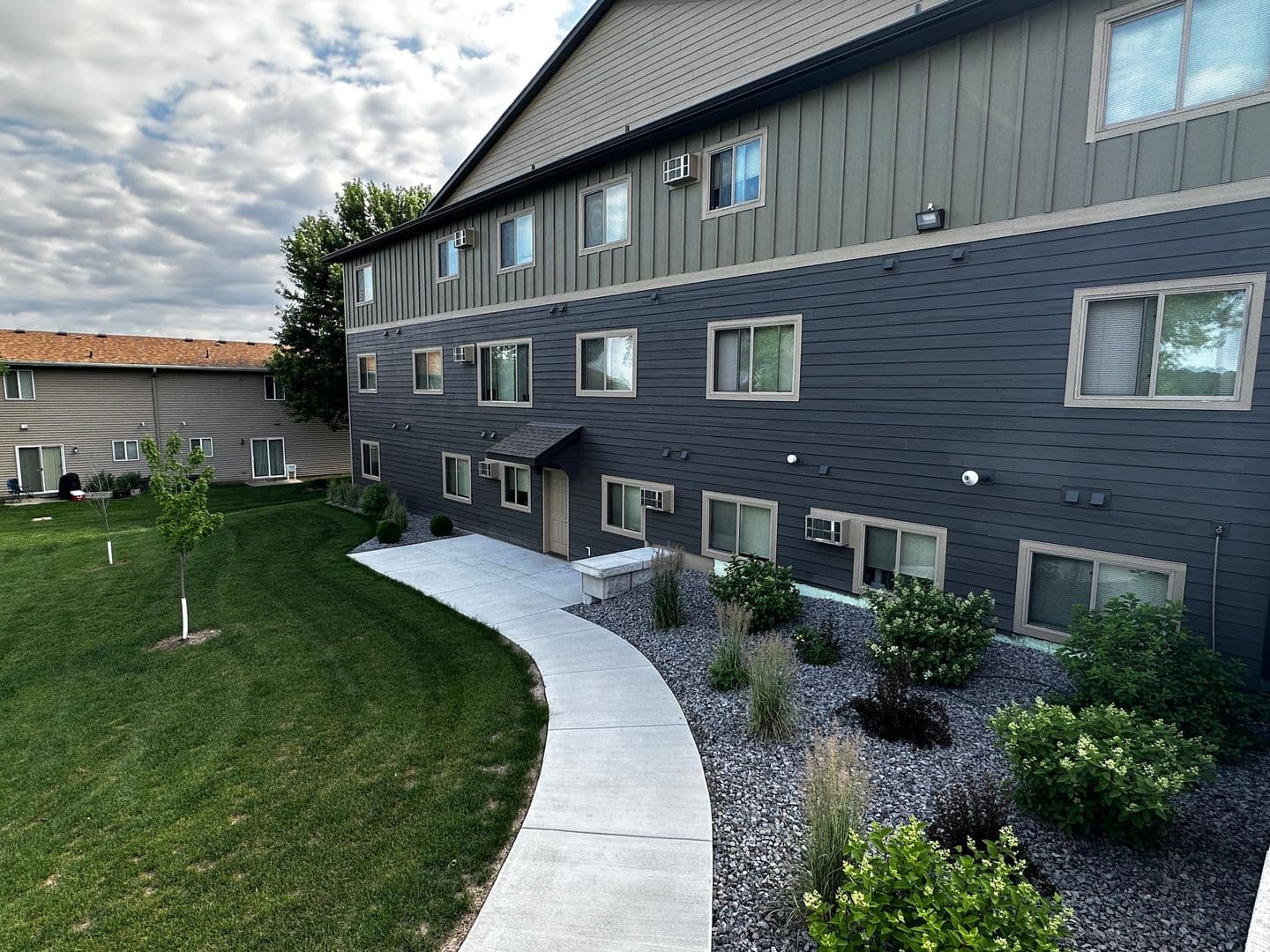 Buffalo Apartment: 1009 3rd Ave NE