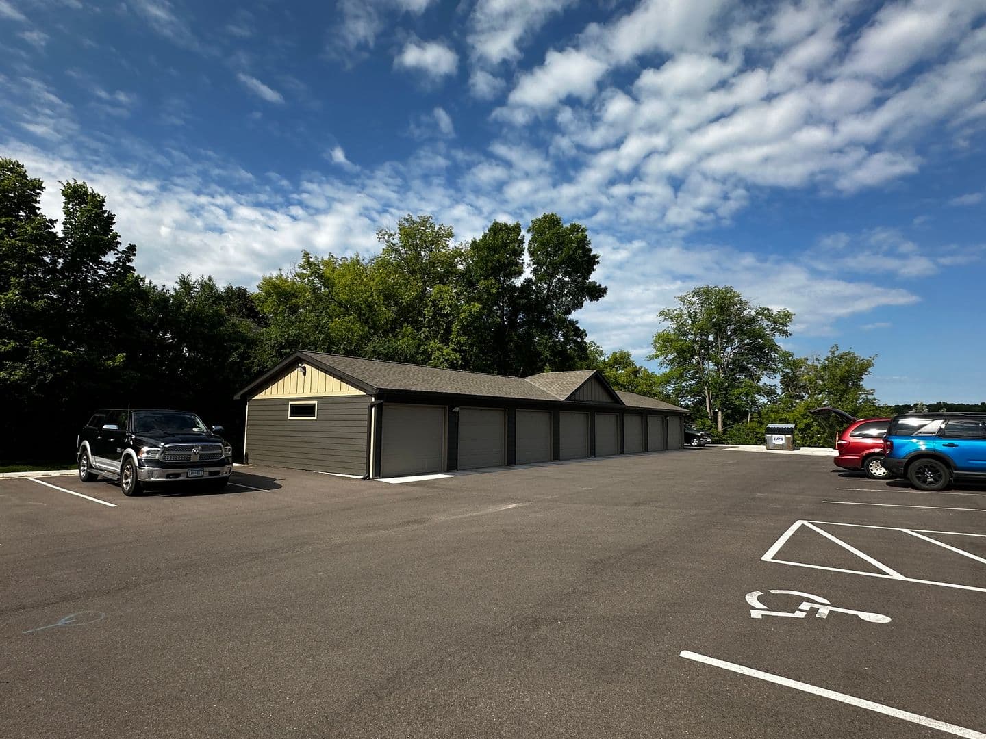Buffalo Apartment: 1009 3rd Ave NE