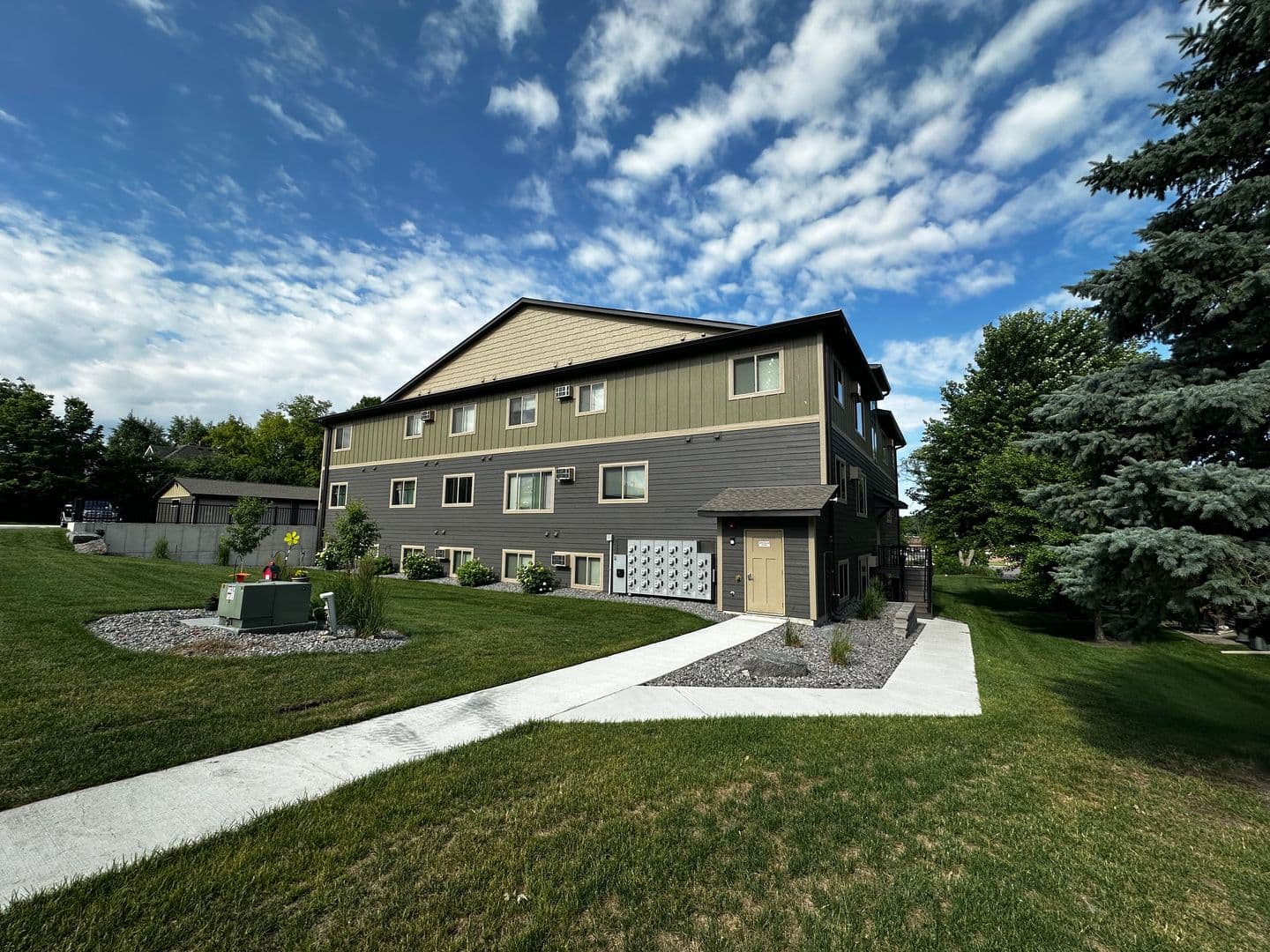 Buffalo Apartment: 1009 3rd Ave NE