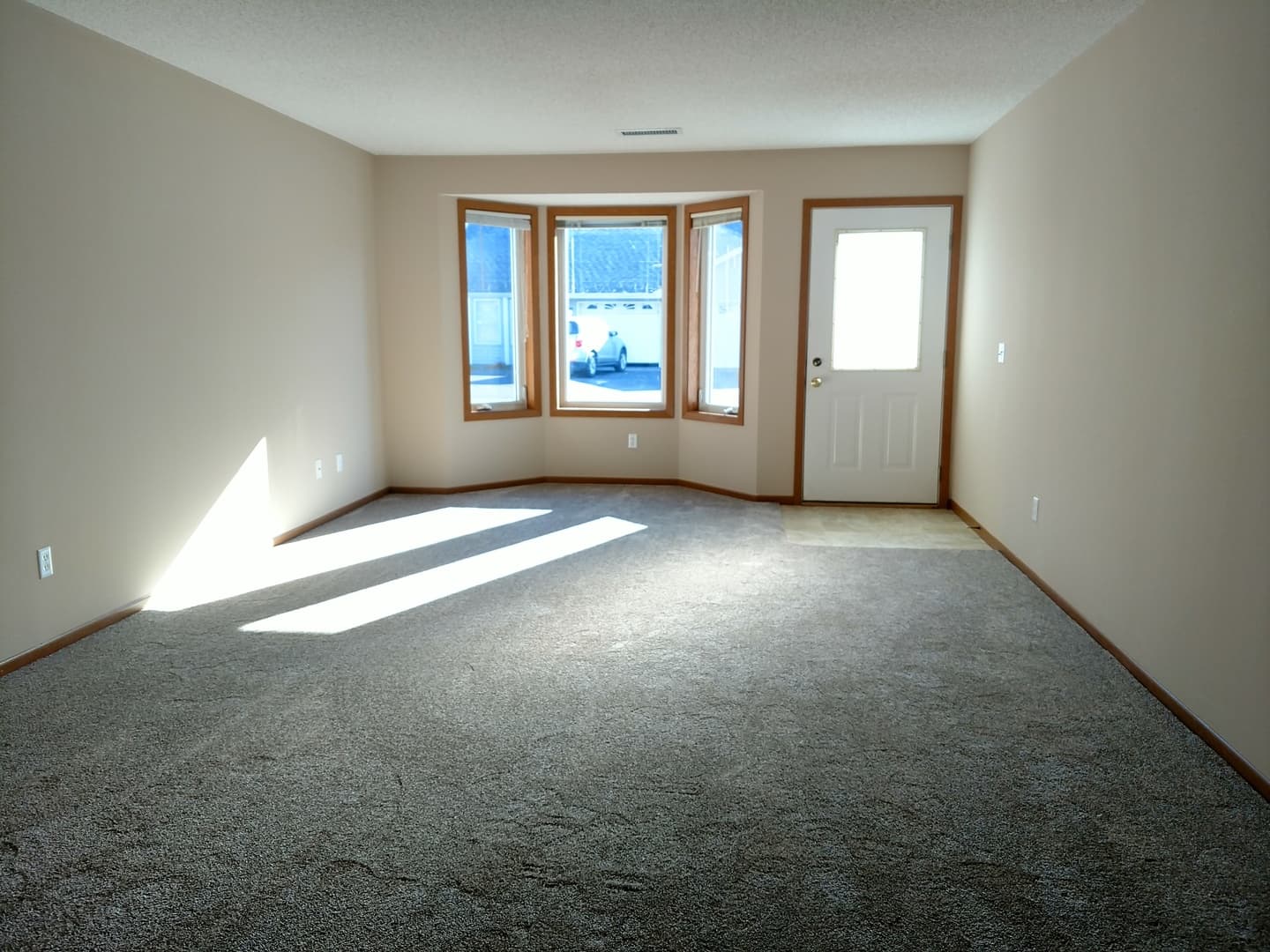 Buffalo Apartment: 814 6th Ave. NE