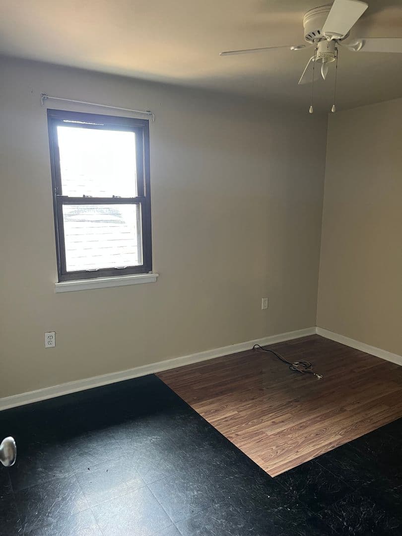 McKees Rocks Apartment: 1518 Chartiers Ave