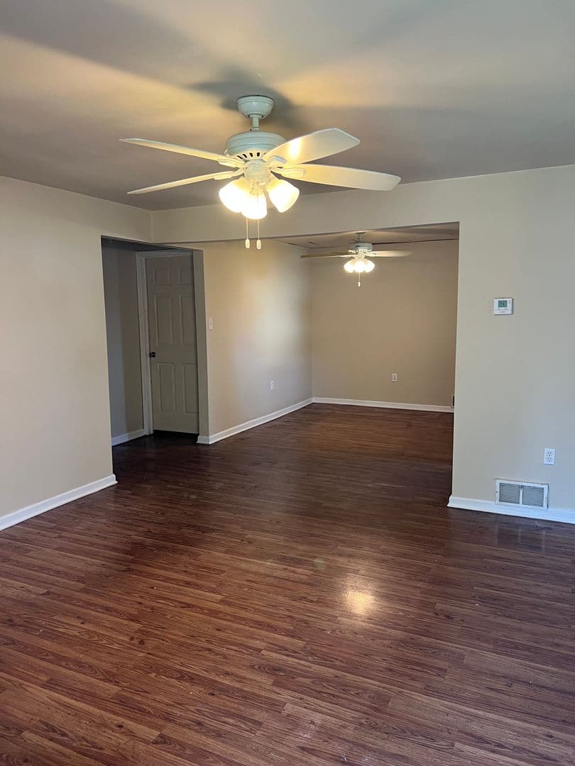 McKees Rocks Apartment: 1518 Chartiers Ave