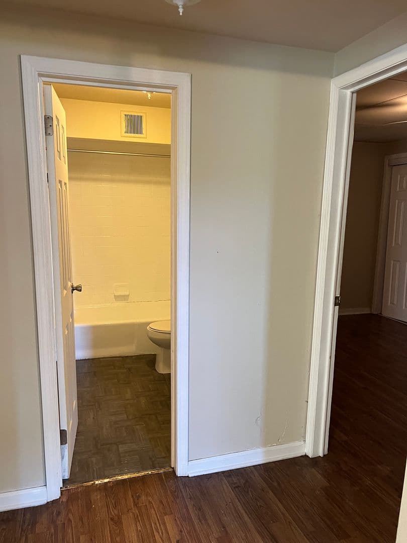 McKees Rocks Apartment: 1518 Chartiers Ave