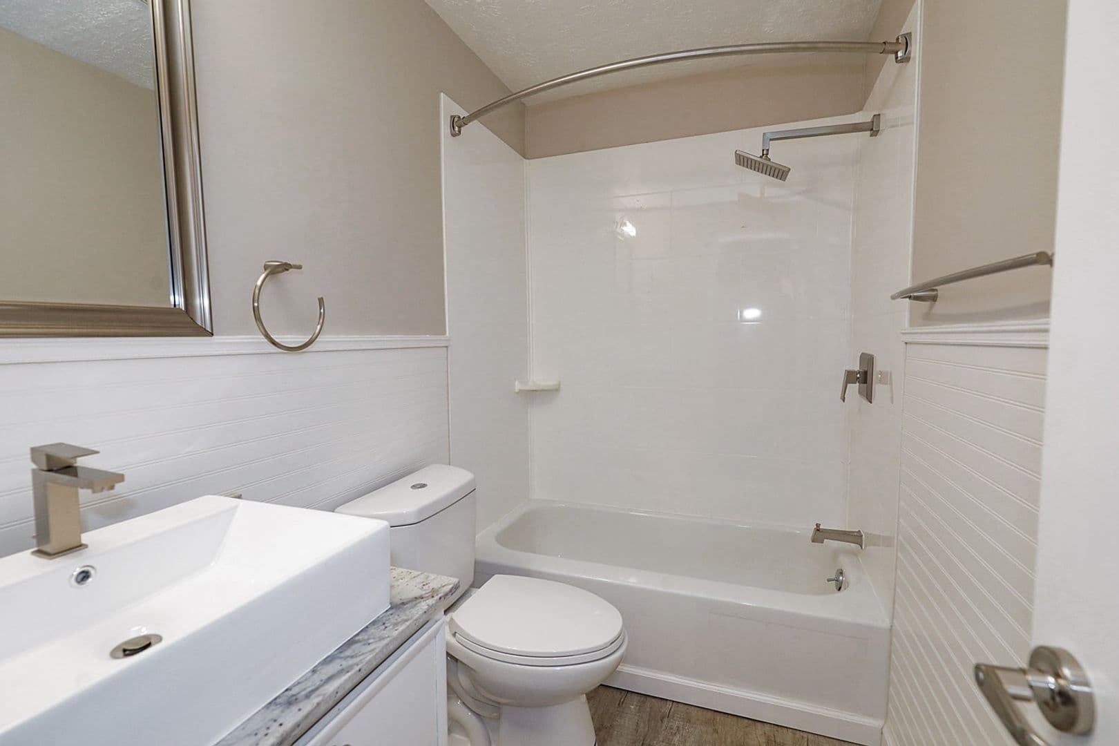 Pittsburgh Apartment: 7 Dorchester Drive