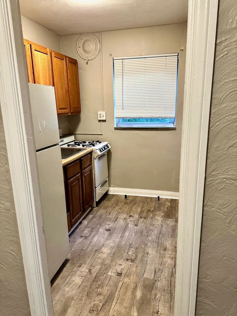 Dormont Apartment: 2910 Voelkel Avenue